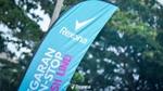 Bendera Rexona berwarna biru.