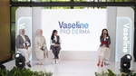 Sesi talkshow dalam konferensi pers peluncuran inovasi “Vaseline Pro Derma”