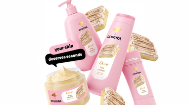 Rangkaian produk Dove x Crumbl Tres Leches edisi terbatas dengan kemasan berwarna pink cerah.
